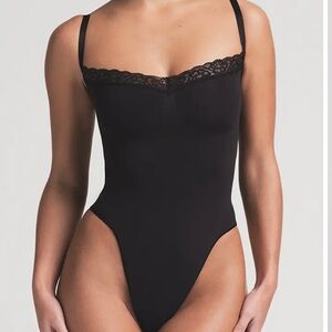 Skims Seamless Sculpt Lace Thong Bodysuit Onyx